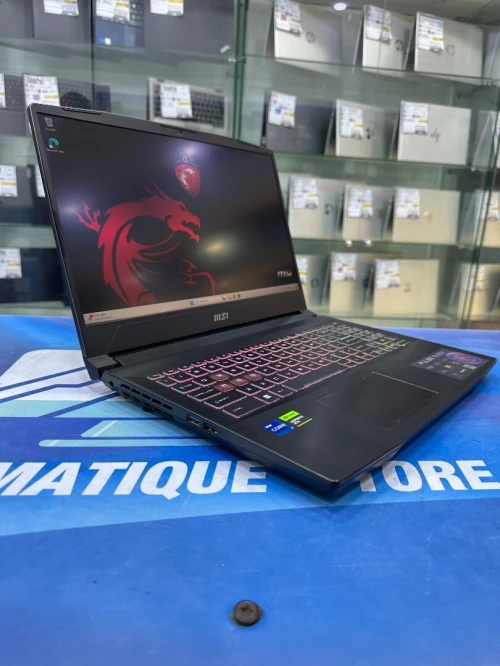 MSI PULSE 15 CORE : INTEL I7 - 13700H DISC :  512 GB  (SSD)  RAM : 16 GB RTX 4070 8GB