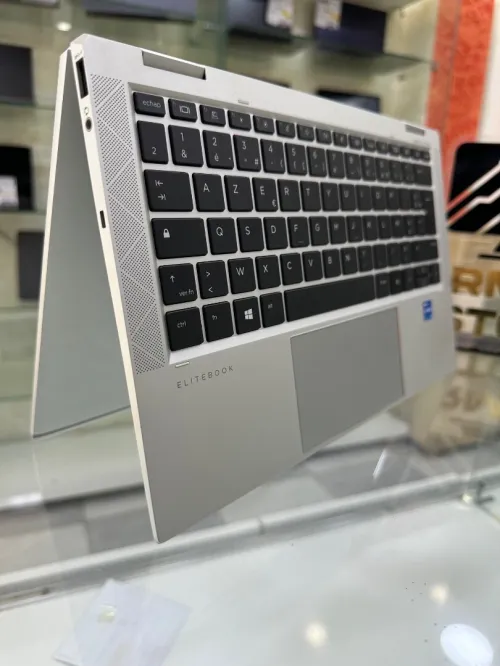 HP ELITEBOOK 1030 G8 TACTILE  X360  CPU: CORE I5 / 1135G7 4 cœurs up to 4.20GHz DISC : 512 GB / 08GB