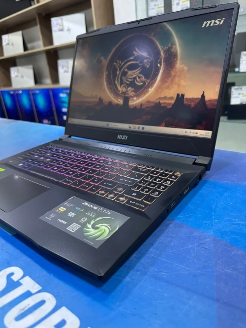 MSI BRAVO 15  CORE : RYZEN 9 7940H DISC :  512 GB  (SSD)  RAM : 16 GB RTX 4060 08 GB
