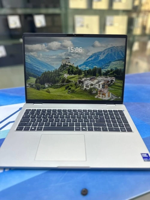 DELL PRO 16 V-PRO CORE : INTEL ULTRA 7 235U DISC :  512 GB  (SSD)  RAM : 16 GB DDR 5