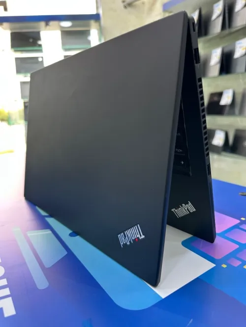 THINKPAD T14  CORE : RYZEN 5 PRO 5650U DISC : 256 GB  (SSD)  RAM : 16 GB   