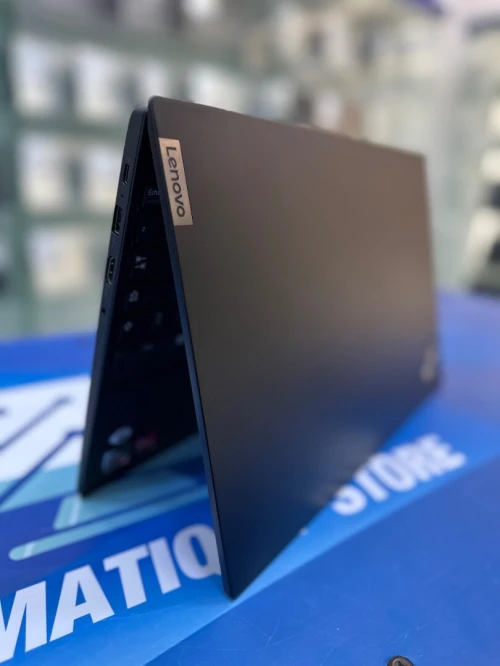 THINKPAD E15  CORE : RYZEN 5 5625U DISC : 256 GB  (SSD)  RAM : 16 GB  