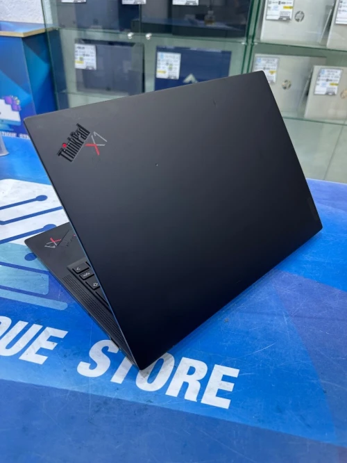 THINKPAD X1 CARBON GEN11 CORE : INTEL i5 - 1335U DISC :  256 GB  (SSD)  RAM : 16 GB
