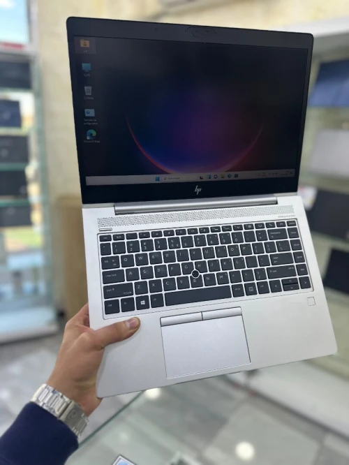 HP ELITEBOOK MT45 CPU: RYEZN 3 PRO 3300U  DISC : 128 GB  (SSD) RAM : 08  GB   