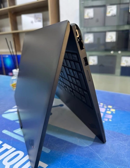 THINKPAD P16s GEN3  CORE : INTEL ULTRA 7 165H DISC :  512 GB  (SSD)  RAM : 32 GB DDR 5RTX A500 ADA 4GB