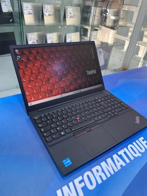THINKPAD E15 GEN 2 CORE : INTEL i3 - 1115G4 DISC : 256 GB  (SSD)  RAM : 08 GB  
