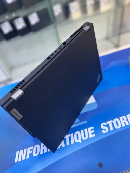 THINKPAD P17  CORE : INTEL I7 - 10850H DISC : 01 TB  (SSD)  RAM : 32 GB  
