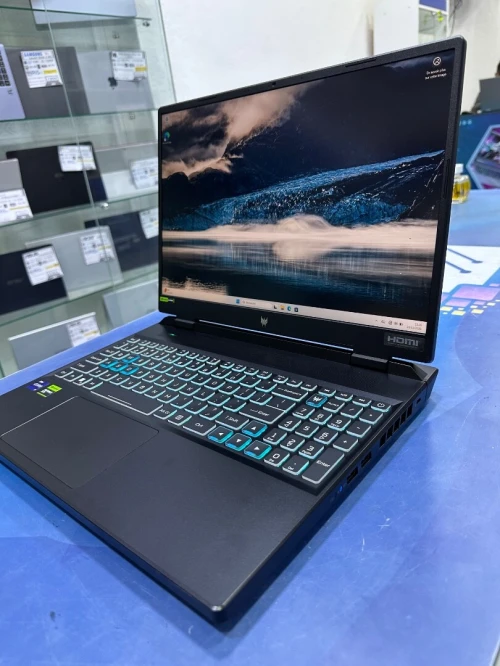 ACER PREDATOR HELIOS 16 CORE : INTEL I9- 13900HX DISC :  01 TB  (SSD)  RAM : 16 GB 4060 08GB