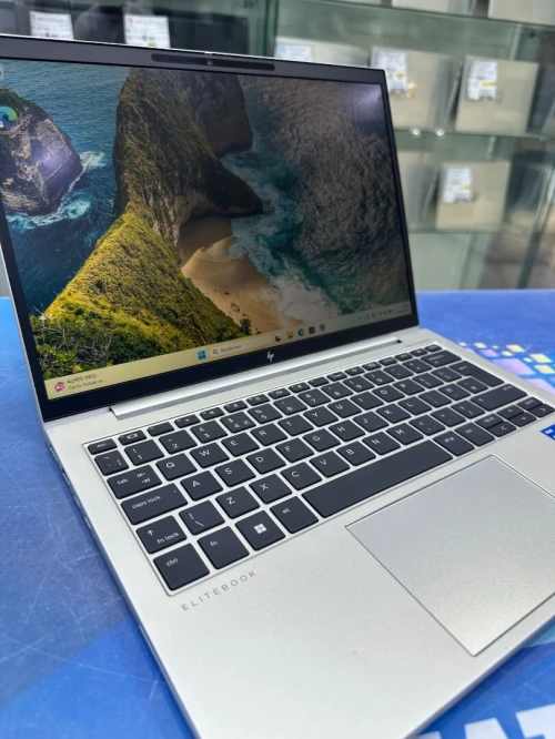 HP ELITEBOOK 830 G9 CORE : INTEL i5- 1245U DISC :  256 GB  (SSD)  RAM : 16 GB