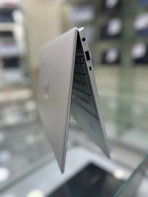 HP PAVILION 15  CORE : i3/ 1165G7  DISC : 256 GB  (SSD) RAM : 08 GB  