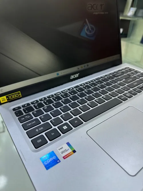 ACER SWIFT 3 315  CPU: CORE I5 / 1135G7 8 cœurs 08 CACHE DISC : 256 GB  (SSD) RAM : 08  GB  
