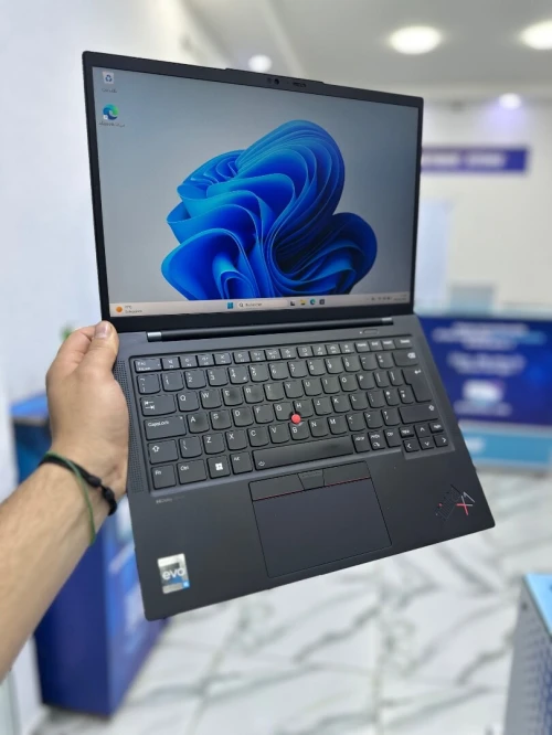 THINKPAD X1 CARBON GEN11 CORE : INTEL i5 - 1335U DISC :  256 GB  (SSD)  RAM : 16 GB