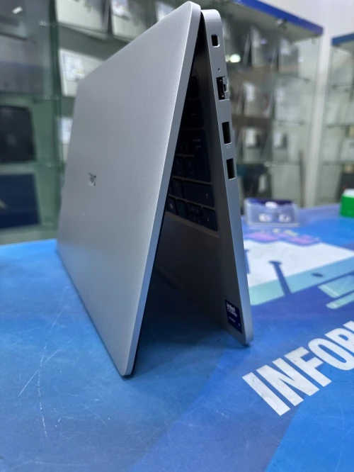 DELL PRO 14  CORE : ULTRA 7 265U DISC :  512 GB  (SSD)  RAM : 16 GB