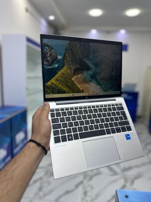 HP ELITEBOOK 830 G9 CORE : INTEL i5- 1245U DISC :  256 GB  (SSD)  RAM : 16 GB