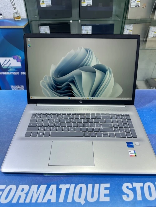 HP LAPTOP 17 CORE : INTEL i5 - 1235U DISC :  512 GB  (SSD)  RAM : 16 GB