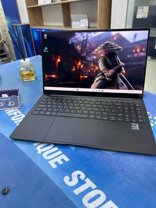 SAMSUNG GALAXIE BOOK 2 PRO  CORE : i5 / 1240P DISC : 512 GB  (SSD) RAM : 08 GB