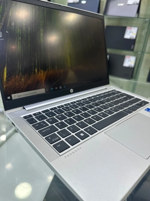 HP PROBOOK 430 G8  CORE : i5- 1135G7 DISC : 256 GB  (SSD) RAM : 16 GB   