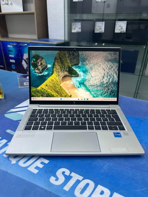 HP ELITEBOOK 830 G8 CORE : INTEL i5 - 1135G7 DISC :  256 GB  RAM : 16 GB