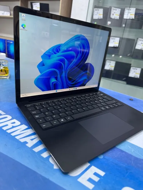 SURFACE LAPTOP 4  TACTILE CORE : INTEL i7 - 1185G7 DISC : 256 GB  (SSD)  RAM : 16 GB
