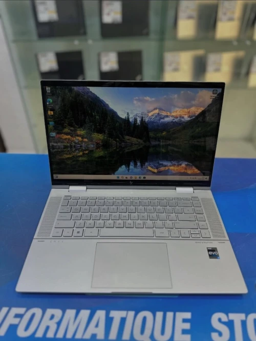 HP ENVY 15 X360 CORE : Intel i5 - 1240P DISC : 512 GB (SSD)  RAM : 16 GB 