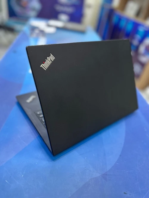 THINKPAD X13  CORE : RYZEN 5 PRO 4650U DISC : 256 GB  (SSD)  RAM : 32 GB  
