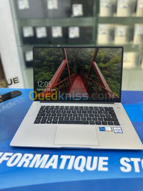 HUAWEI D15 CORE : INTEL I5 - 1135G7 DISC : 256 GB  (SSD)  RAM : 08 GB  