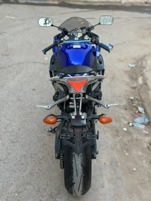 Yamaha R1 cross plane 2011