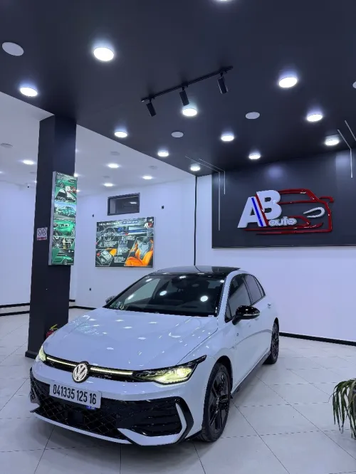 Volkswagen Golf 8 2025 R-Line