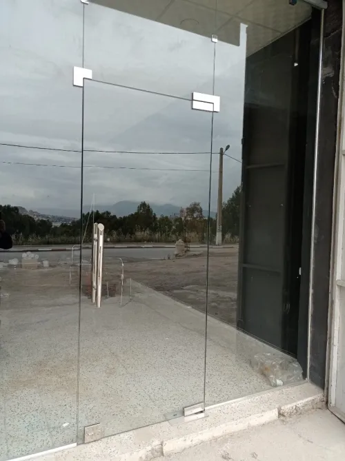 2 vitrines pour locaux