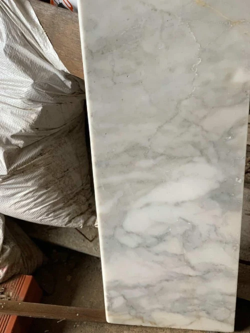 Marbre fabriqué en italie,dimension 100cm x 36cm grande quantité (رخامة)