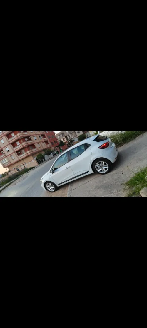 Renault Clio 5 e-tech hybrid 145 berline 2022 E-TECH HYBRID
