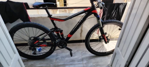 Vélo géant VTT double amortisseurs 