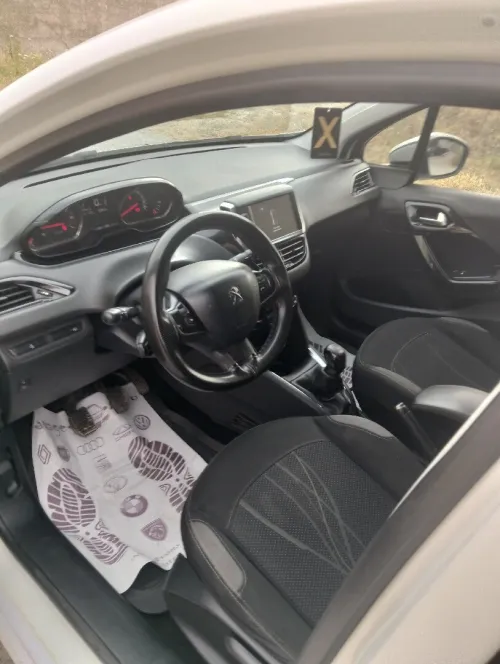 Peugeot 208 2015 Active Facelift