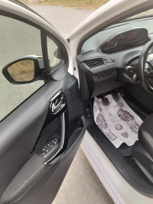 Peugeot 208 2015 Active Facelift