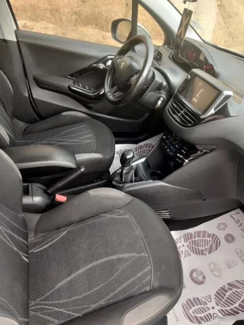 Peugeot 208 2015 Active Facelift