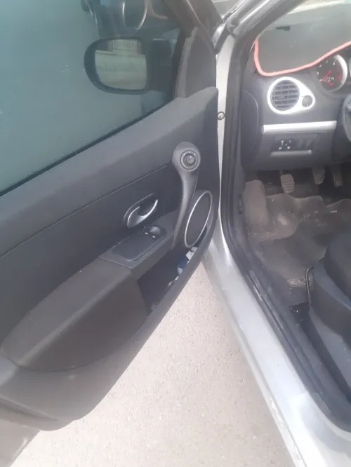 Renault Clio 3 2006 105 chevaux