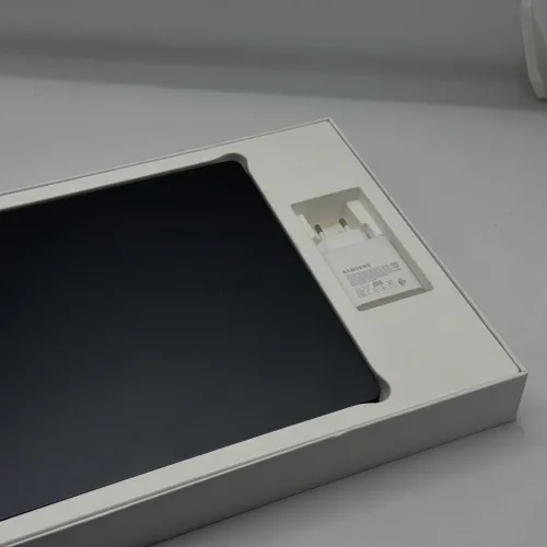Samsung Galaxy Book 3 Pro i5-1340P / 8Go LPDDR5X 6400 MHz / 256 Go SSD Nvme M.2 