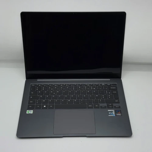 Samsung Galaxy Book 3 Pro i5-1340P / 8Go LPDDR5X 6400 MHz / 256 Go SSD Nvme M.2 
