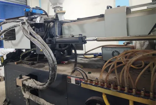 VENDS MACHINE INJECTION PLASTIQUE
