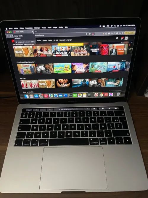 Macbook pro 2019 i5 touchbar 13 inch