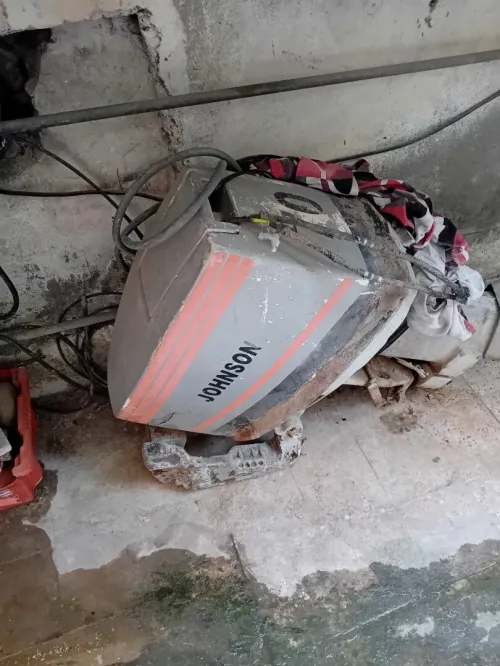 Avendre moteur pour bateaux 
