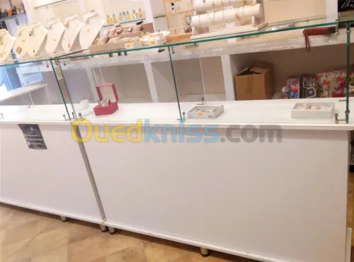 2 Comptoirs MDF neuf avec dimensions : Longueur 150 cm Largeur 35 cm Hauteur 120 cm