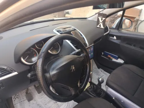 Peugeot 207 plus 2013 Allure 1.4 Simple