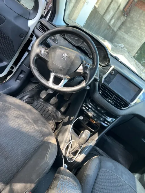 Peugeot 208 2015 Access Facelift