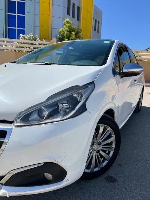 Peugeot 208 2015 Access Facelift