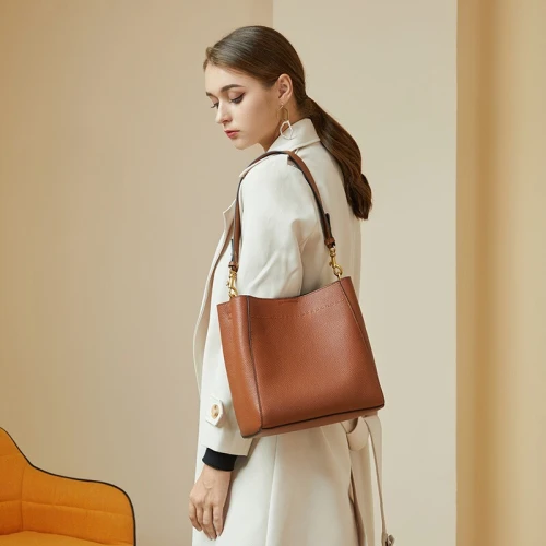 Nouveau modèle sac tote en cuir de première couche rétro véritable pour femme grand sac seau polyvalent à porter à l épaule ou en bandoulière