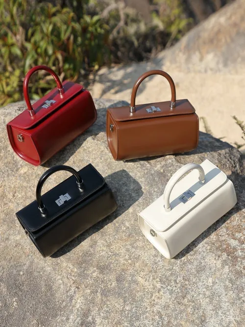 Sac box docteur en cuir haut de gamme pour femme petit format à main printemps-été 2026 style minimaliste à porter à l épaule ou en bandoulière