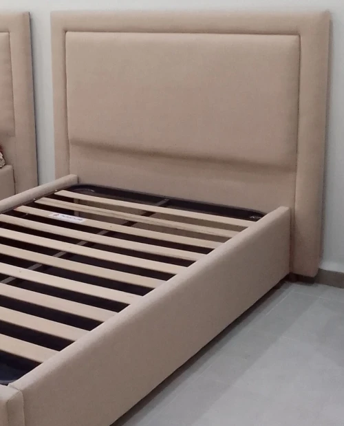 lit capitonné avec  coffret+ matelas