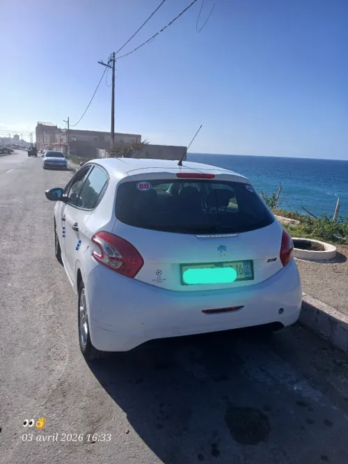 Peugeot 208 2015 Silver Line
