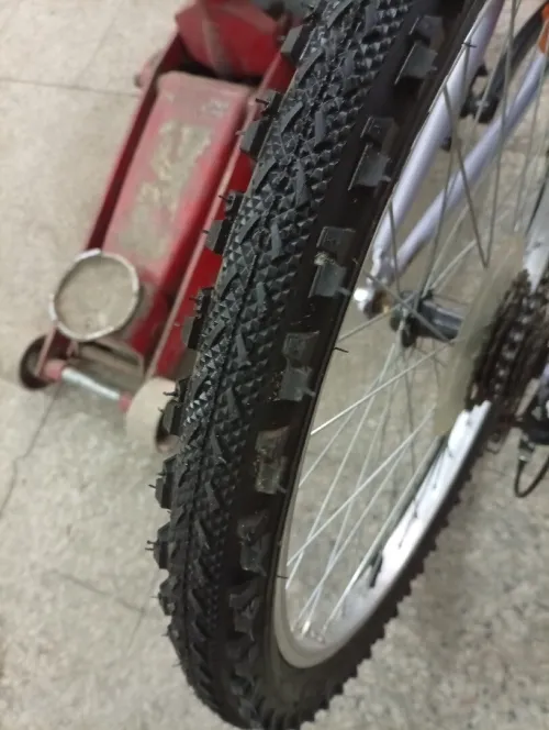 Vélo VTT Btwin 24 pouces comme neuf blanc